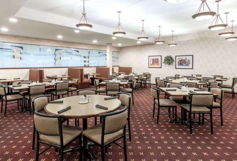 בית מלון כפרי Ramada By Wyndham London