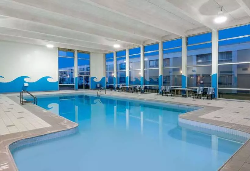 호텔 Ramada By Wyndham London