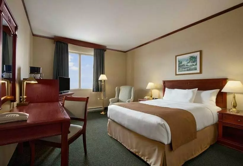 Travelodge Hotel By Wyndham Montreal Airport