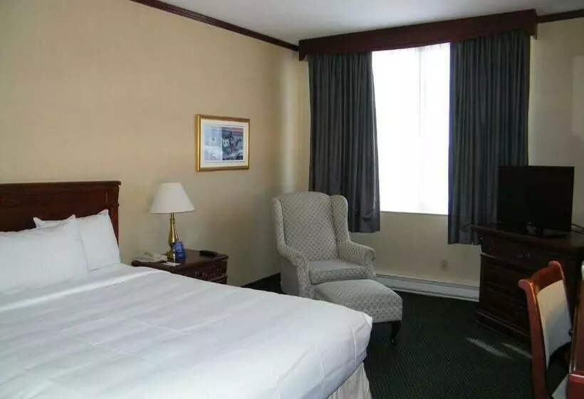 Travelodge Hotel By Wyndham Montreal Airport