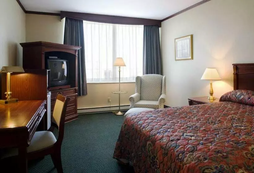 Travelodge Hotel By Wyndham Montreal Airport