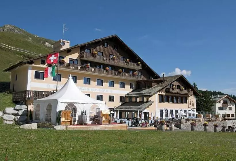 Отель Salastrains