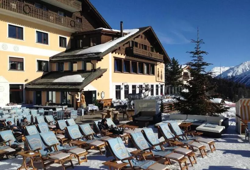 Отель Salastrains