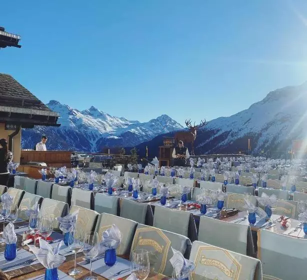 Отель Salastrains