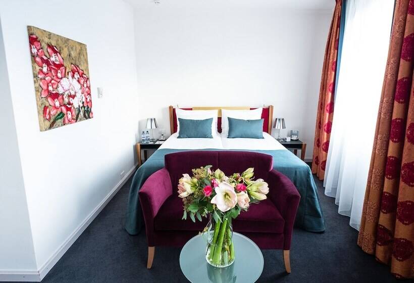 هتل The Ambassador