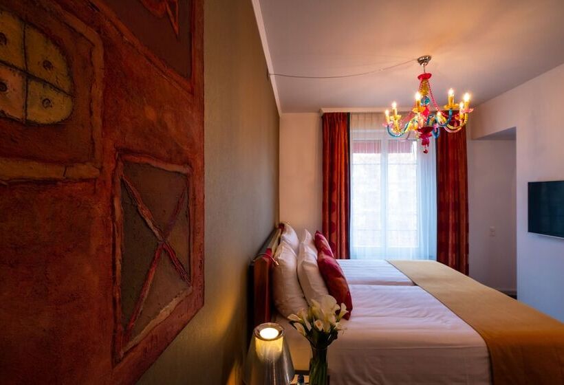 هتل The Ambassador