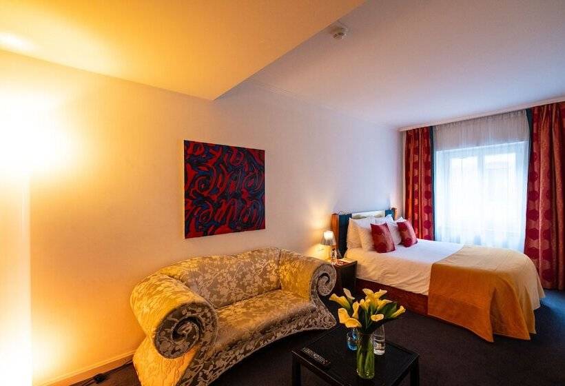 هتل The Ambassador