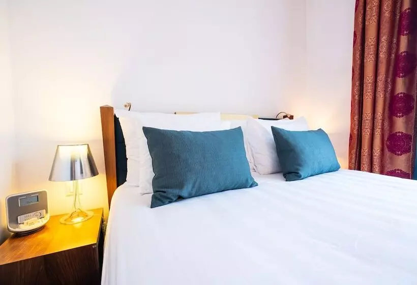 Hotel The Ambassador