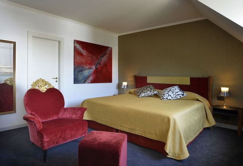 هتل The Ambassador