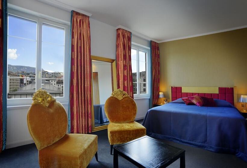 هتل The Ambassador