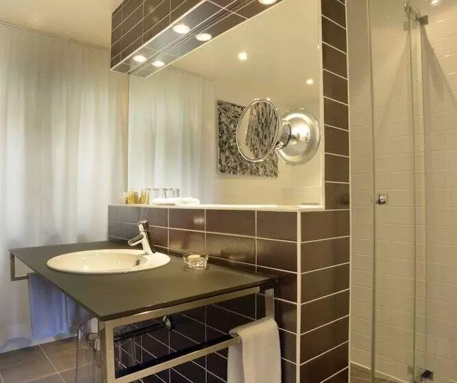 Hotel The Ambassador