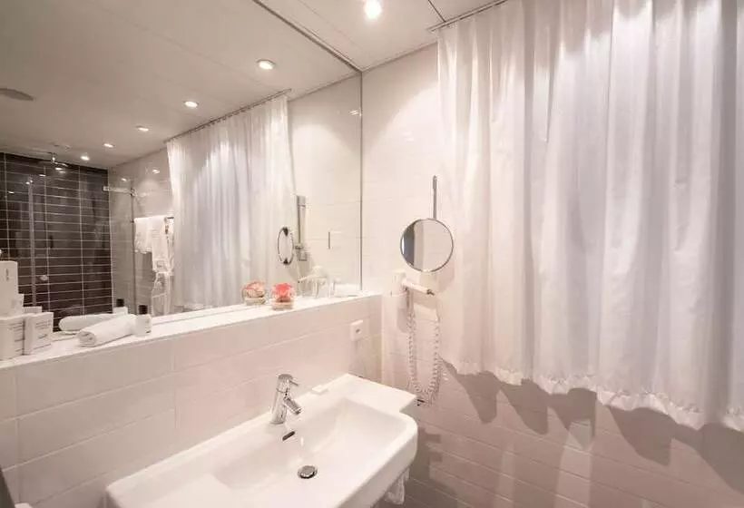 Hotel The Ambassador