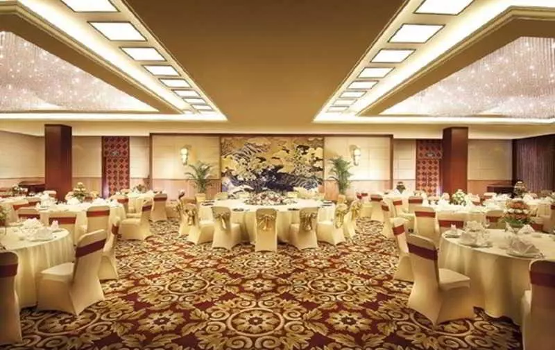 Broadway Mansions Hotel On The Bund