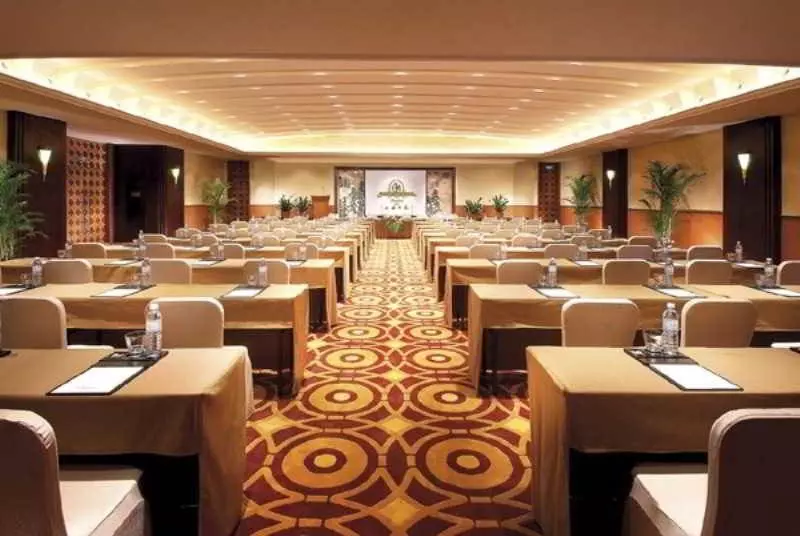 Broadway Mansions Hotel On The Bund