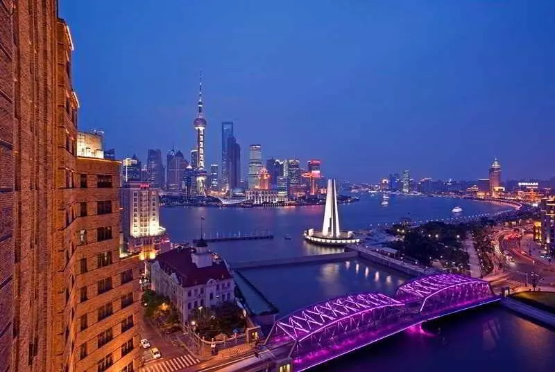 Broadway Mansions Hotel On The Bund