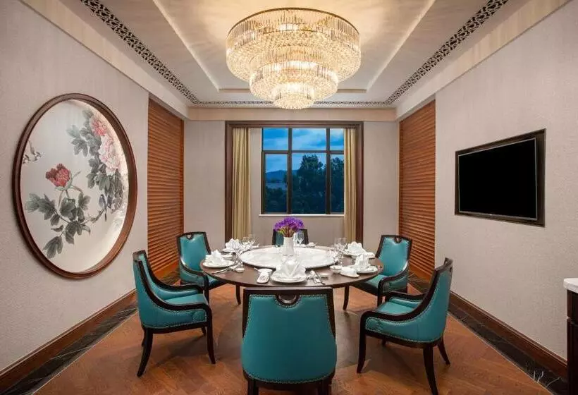 Xiamen C&d Hotel Free Welcome Snacks Oasis Garden