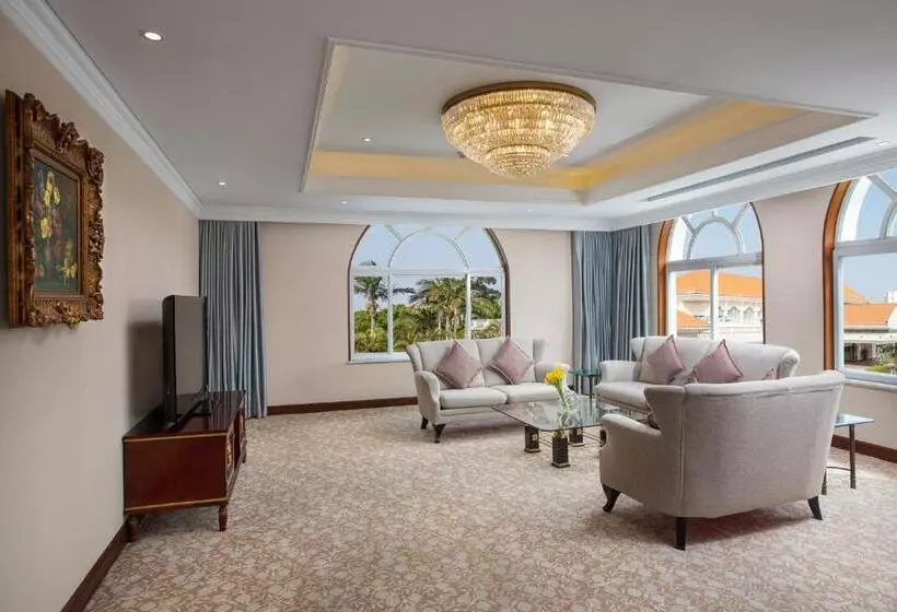 Xiamen C&d Hotel Free Welcome Snacks Oasis Garden