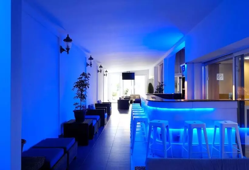 هتل Flamingo Beach