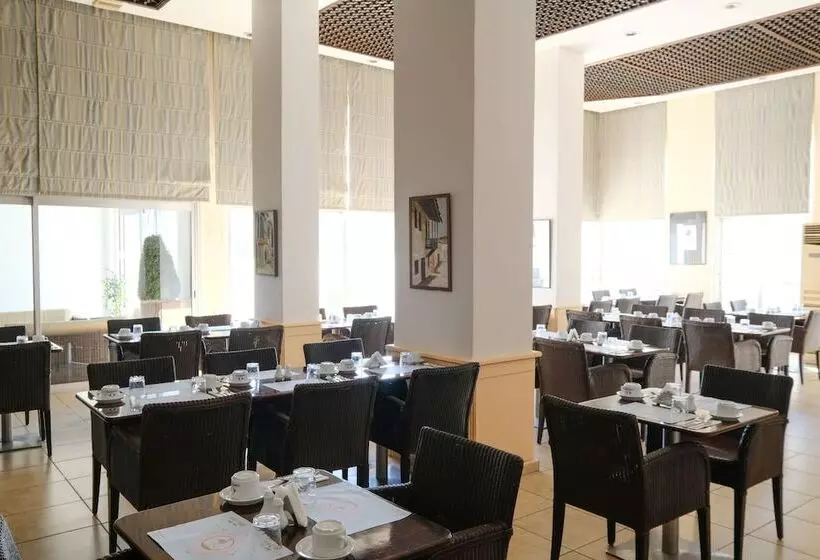 هتل Flamingo Beach