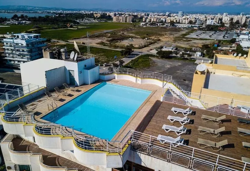 هتل Flamingo Beach