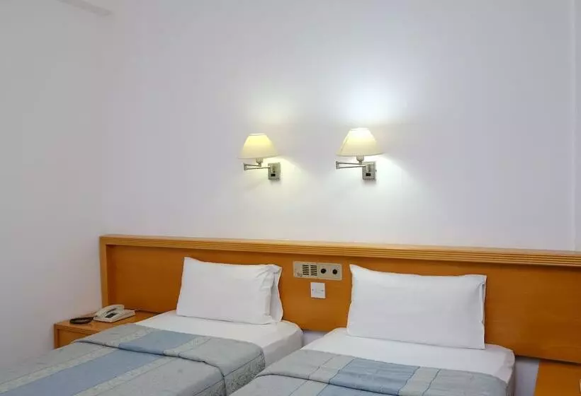 هتل Flamingo Beach