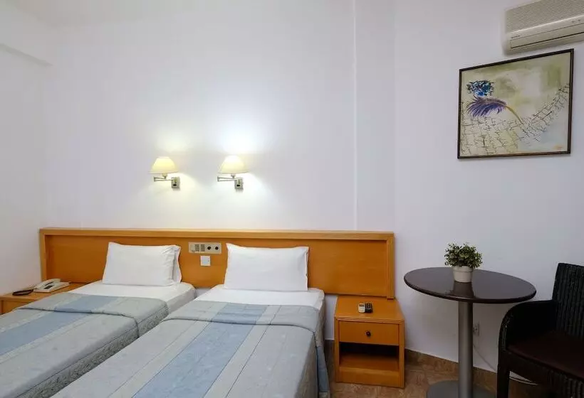 هتل Flamingo Beach