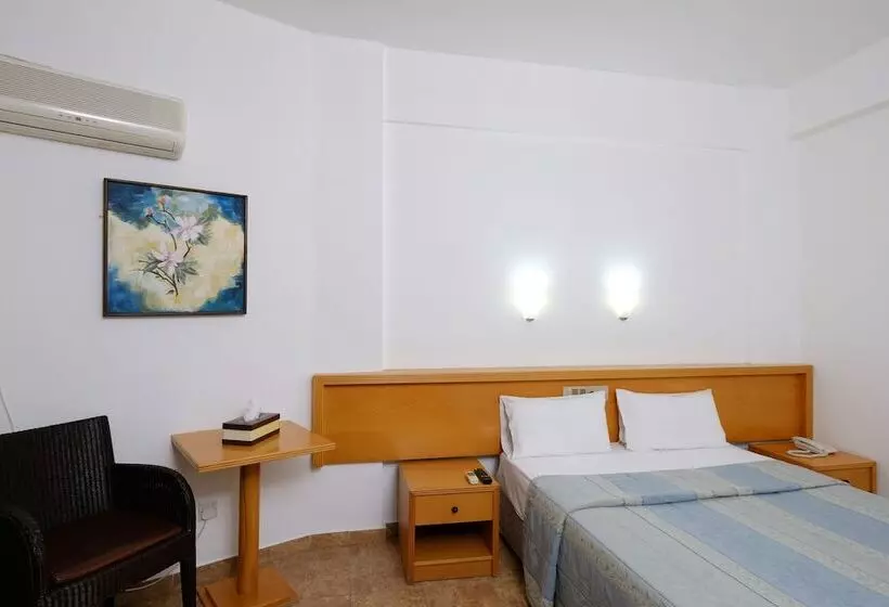 هتل Flamingo Beach