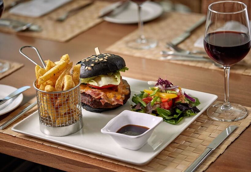 בית מלון כפרי Grecian Bay