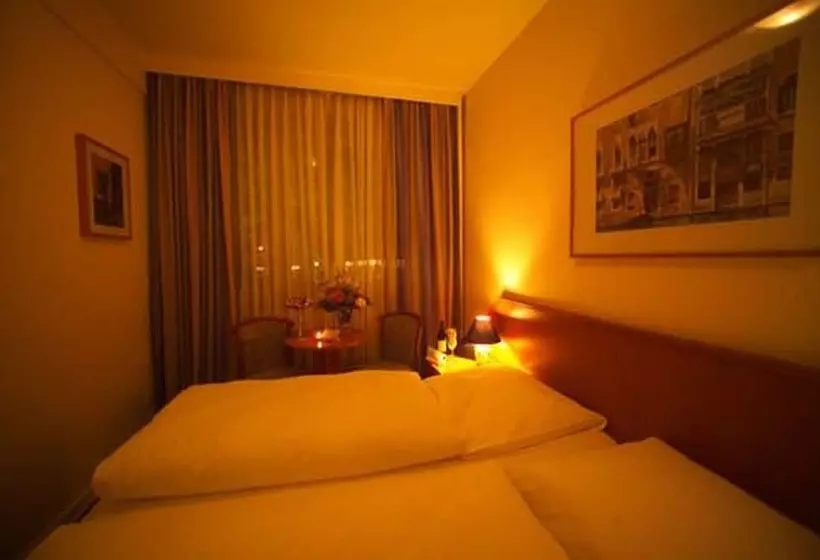 هتل Mercedes/centrum