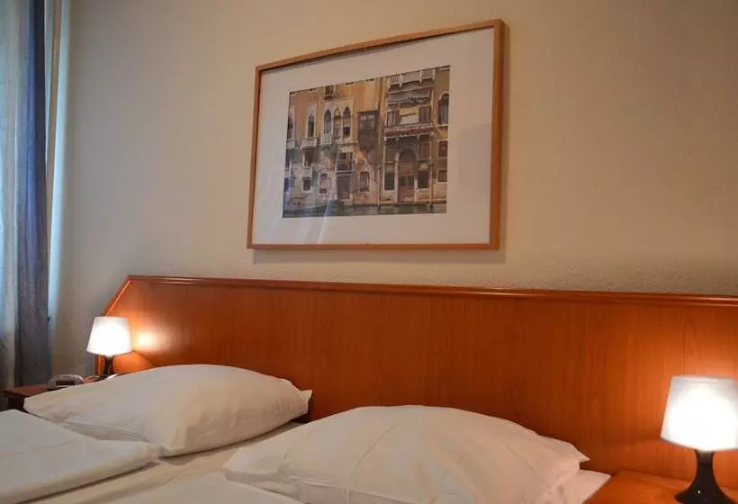 هتل Mercedes/centrum