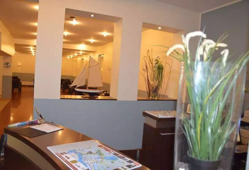 هتل Mercedes/centrum