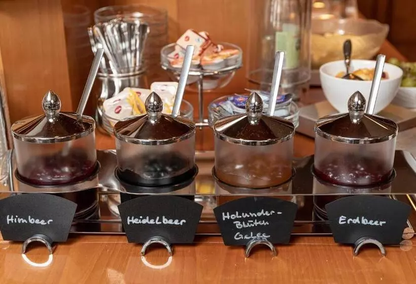 Отель Schomacker