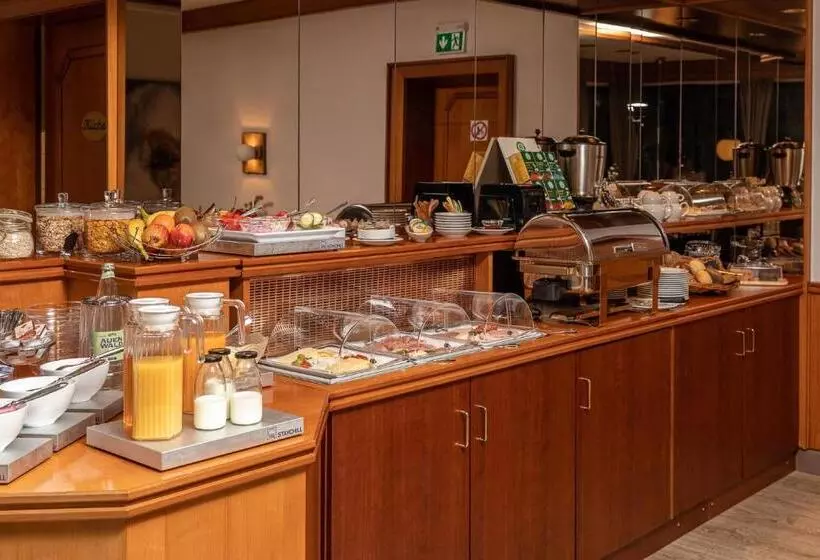 Отель Schomacker