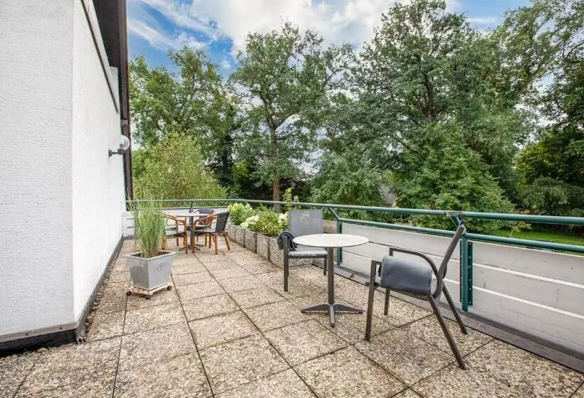 Отель Schomacker