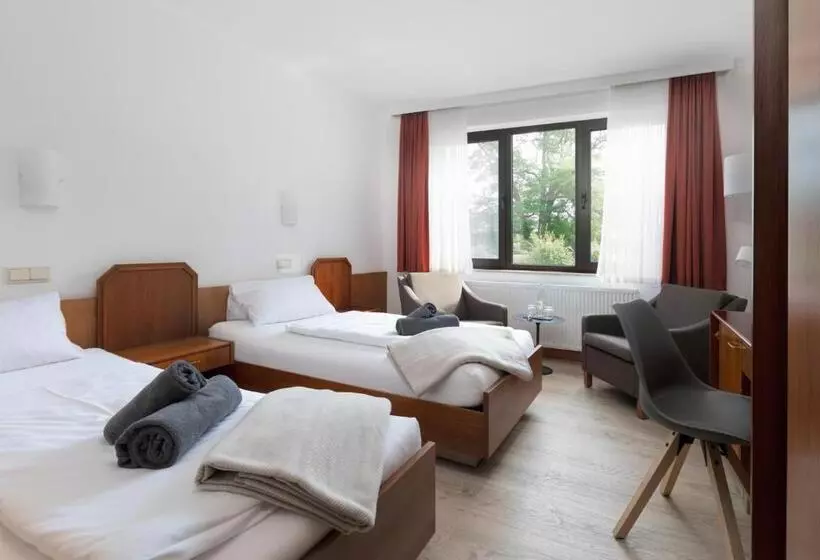 Отель Schomacker