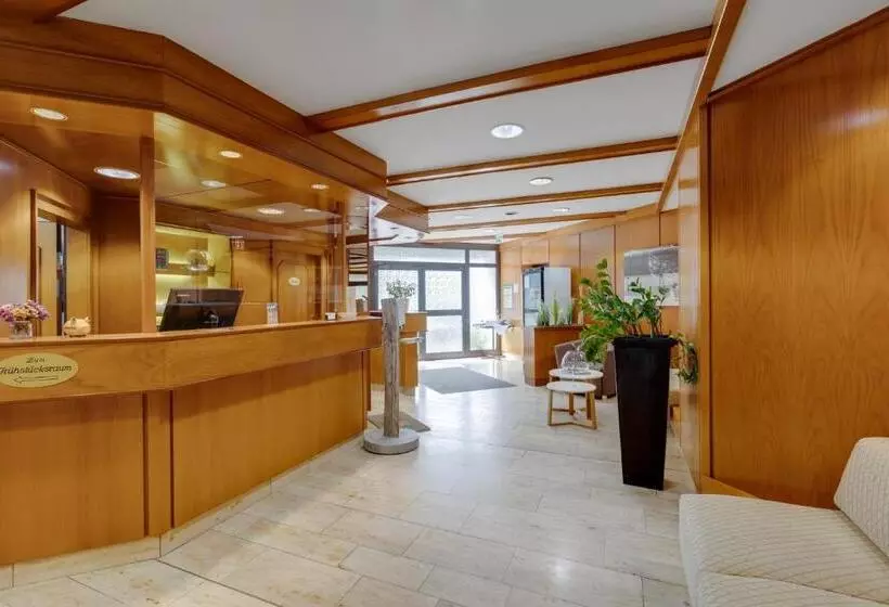 Отель Schomacker