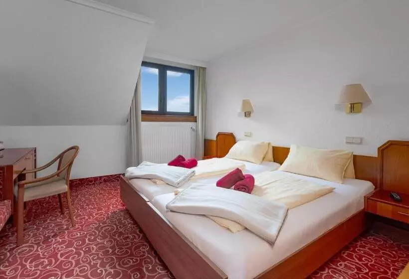 Отель Schomacker