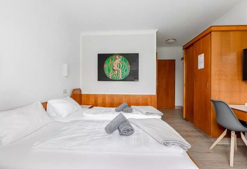 Отель Schomacker