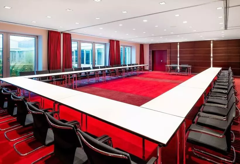 هتل Sheraton Duesseldorf Airport