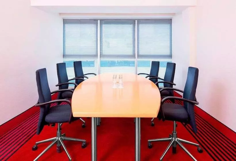 هتل Sheraton Duesseldorf Airport