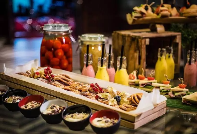 هتل Sheraton Duesseldorf Airport