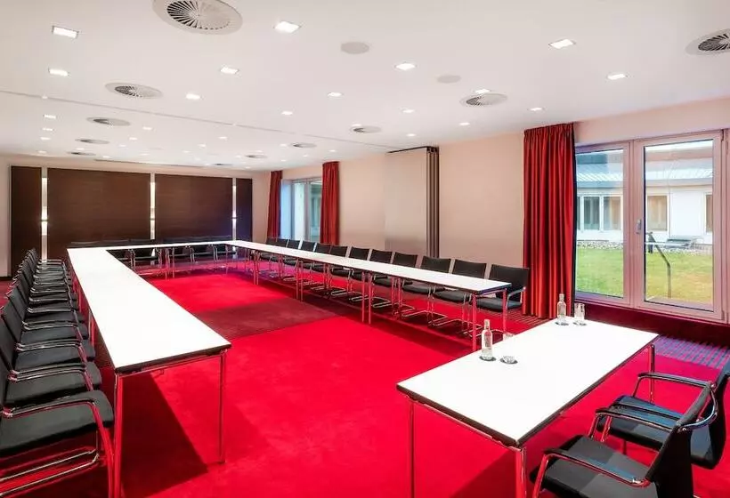هتل Sheraton Duesseldorf Airport
