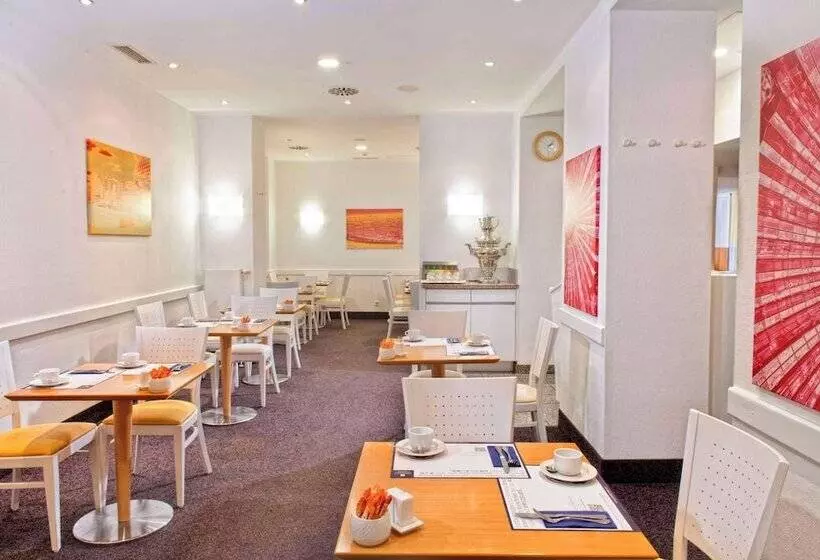 Отель Wyndham Garden  Duesseldorf City Centre Koenigsallee