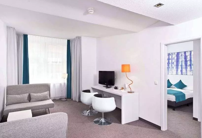 Отель Wyndham Garden  Duesseldorf City Centre Koenigsallee