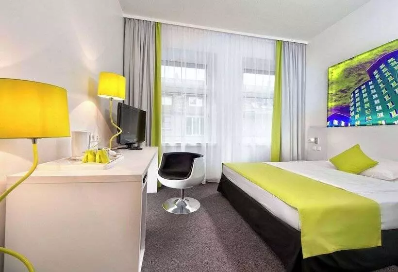Отель Wyndham Garden  Duesseldorf City Centre Koenigsallee