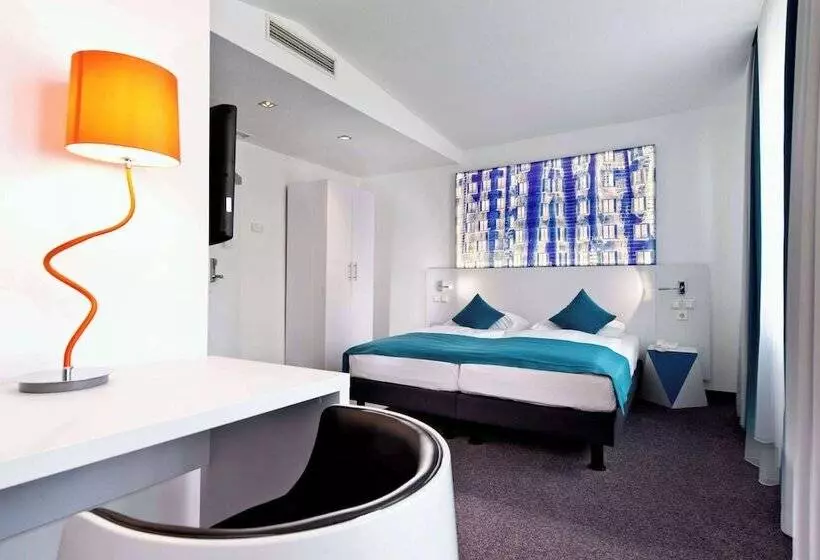 Отель Wyndham Garden  Duesseldorf City Centre Koenigsallee