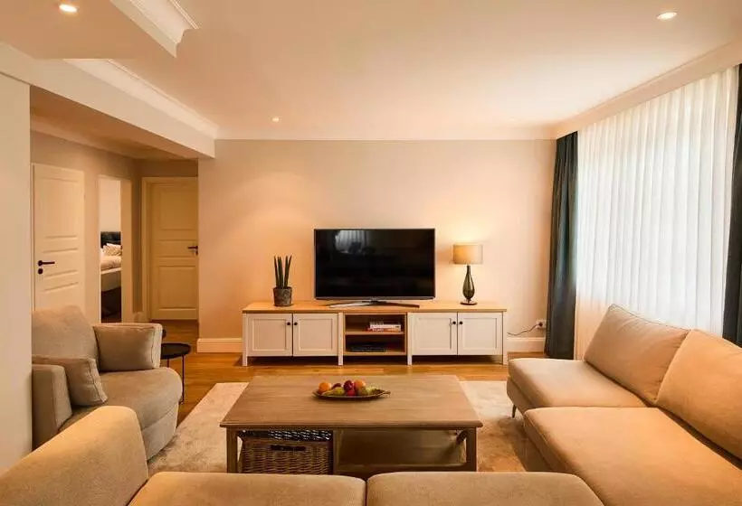 Fuchsbau Romantik Hotel & Spa Restaurant & Fox Bar