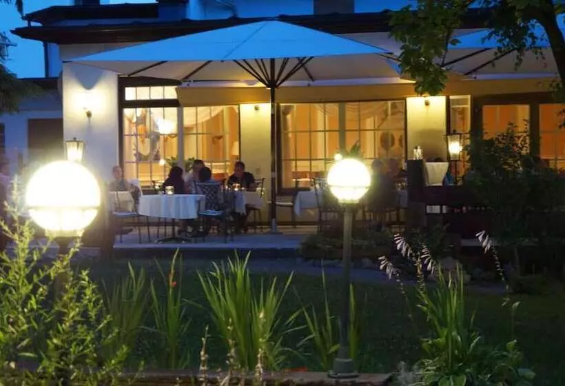 ホテル Obere Linde