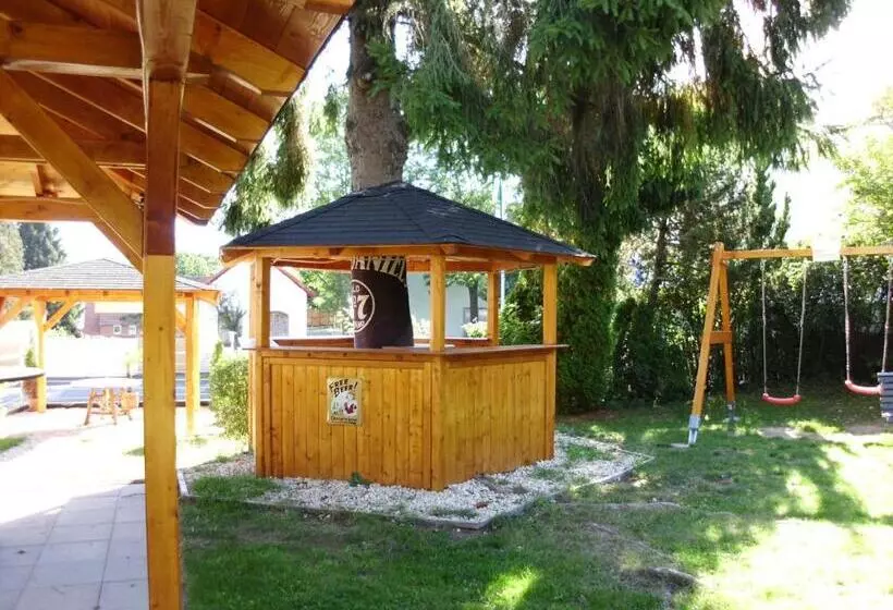 Отель Restaurant Zum Schwalbennest