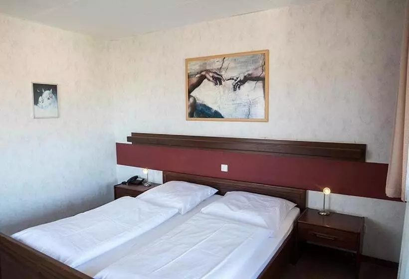 Отель Restaurant Zum Schwalbennest